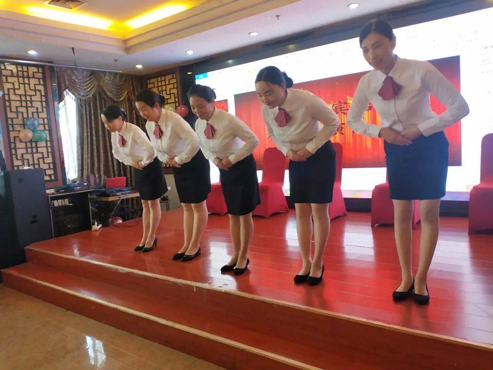 敬業(yè)賓館2020年服務(wù)禮儀風(fēng)采展示大賽圓滿落幕 禮儀之美點(diǎn)亮專(zhuān)業(yè)服務(wù)